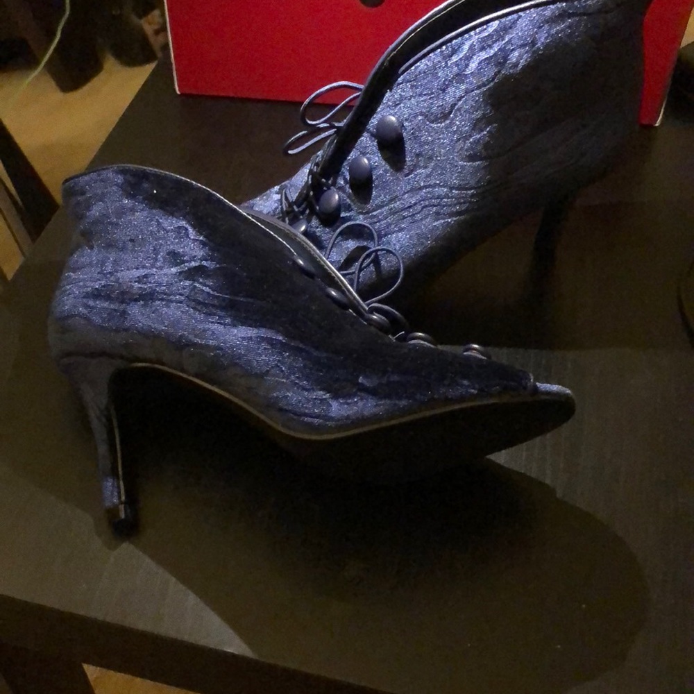 Shoes - Picture 2 of 7